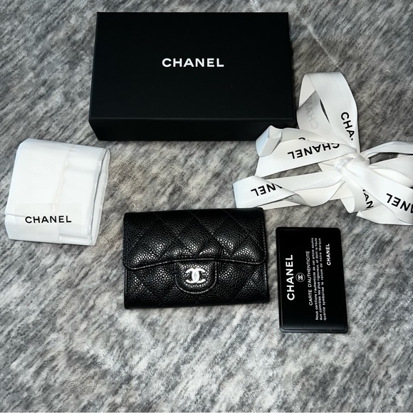 CHANEL CAVIAR CC LOGO CARD HOLDER WALLET - Picture 9 of 16